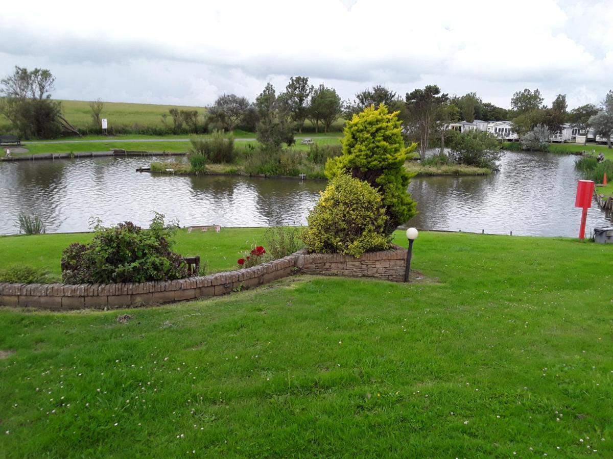 3 Bed Caravan Approx 10 Mins From Bill 1 Holiday home