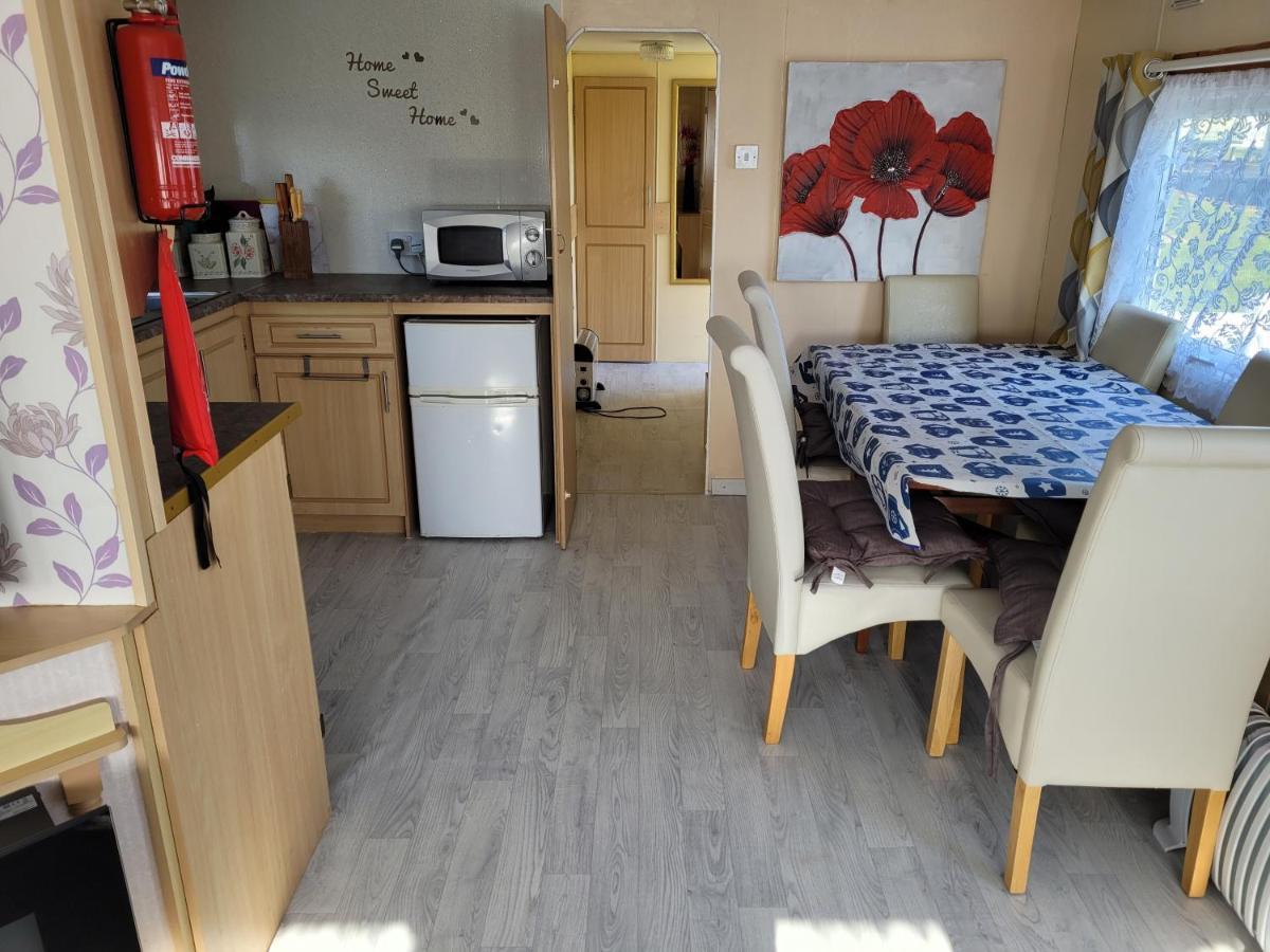 3 Bed Caravan Approx 10 Mins From Bill 1 * Kingston upon Hull