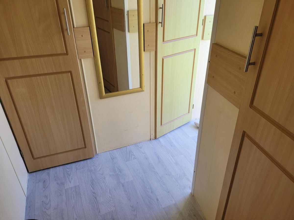 3 Bed Caravan Approx 10 Mins From Bill 1 Holiday home Kingston upon Hull